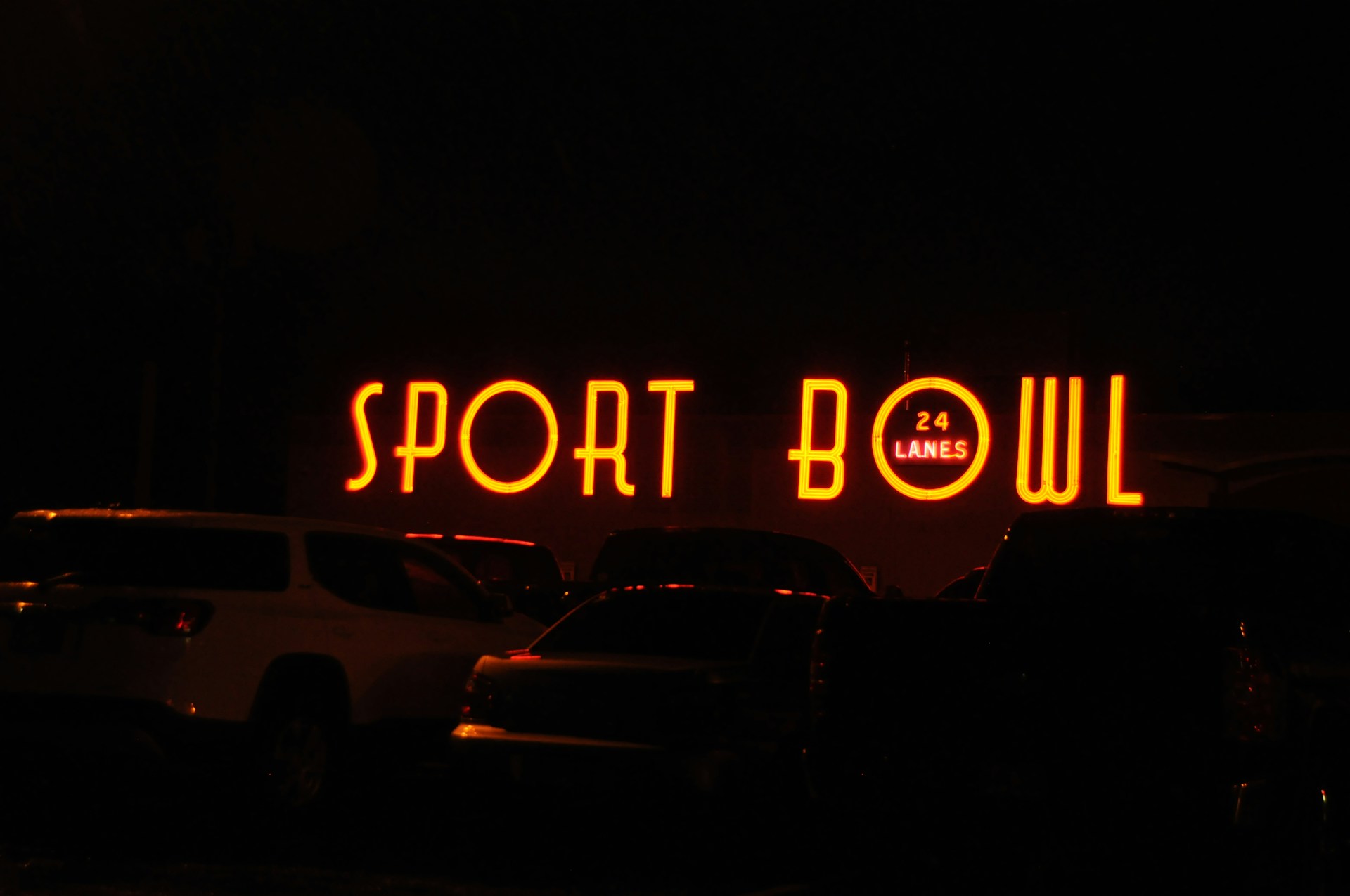 gray computer monitor